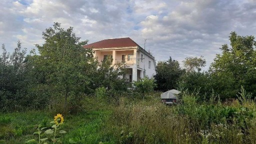 Великий будинок з терассою в смт. Брусилів