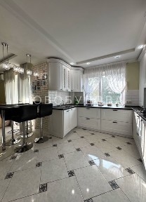 Сучасна 2 х кімнатна квартира. Центр міста Суми