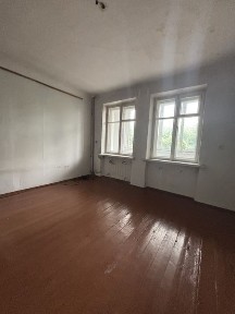 Продається трикімнатна квартира більшоі площі