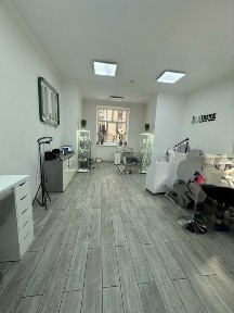 Офіс салон перукарня студія центр