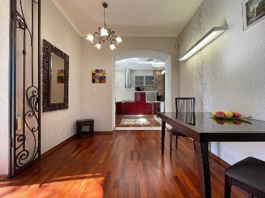 3к кв. особнячного типу. 128+47 м. кв. Власне подвір'я, гараж, укриття.