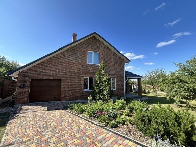 Сучасний будинок в с. Бабурка (2км. від переїзду)