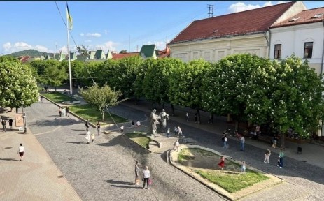 Продаж чотирьох кімнатної квартири в центральній частині м. Мукачево