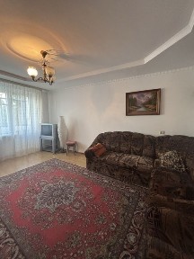 Продається чотирикімнатна квартира