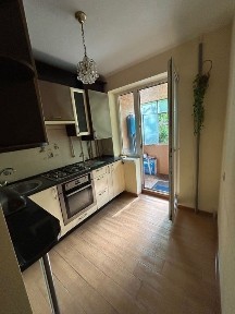 1 кімнатна 1 поверх продам