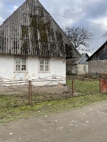 Продається старий будинок з земельною ділянкою