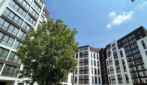 Готова 2к квартира, поруч міське озеро, центр