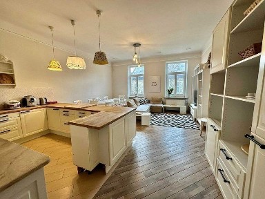 Продаж кухні-студії і 2 кім кв. (150м), вул. Грушевського. БЕЗ КОМІСІЇ