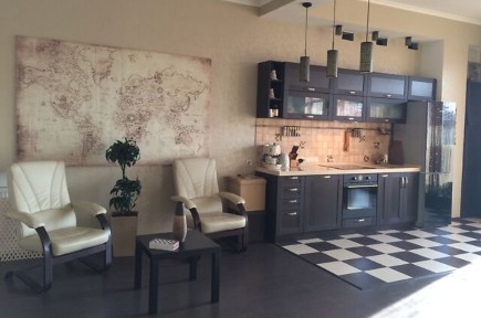 Двухкомнатная квартира с террасой возле моря