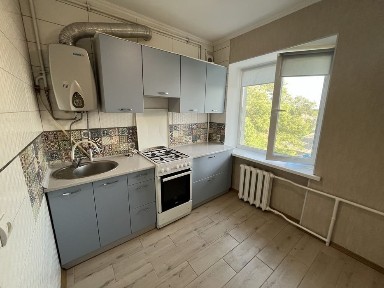 Продається 1кім квартира в тихому центрі