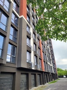 Продаю двокімнатну квартиру біля Veles Mall.