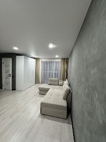 Продам квартиру-студию (Украинская 78)