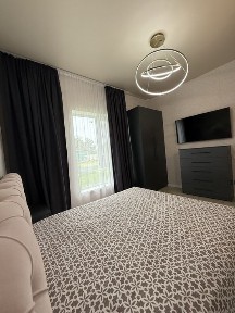 Будинок з новим ремонтом на 6-ти сотках землі. Пороскотень