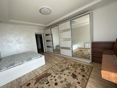 1 -квартира м. Канів