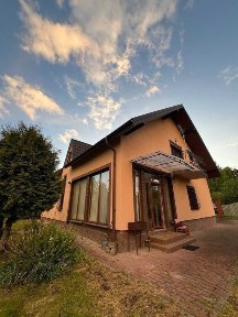 Продаж житлового будинку з ділянкою 29сот. у дуже мальовничому місці