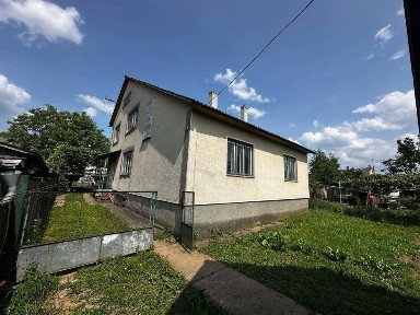 Продається будинок в смт. Буштино