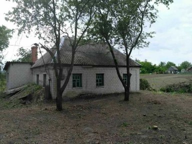 Продається будинок під реконструкцію в с. Мошни