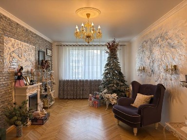 Продається 4 кімнатна квартира ( кінцева Героїв Крут) 78/50/10