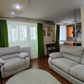 Продам 3-х кімнатну квартиру та гараж на Полтаській