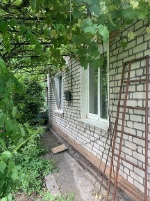 Будинок продаж з гаражем по вулиці Севанська