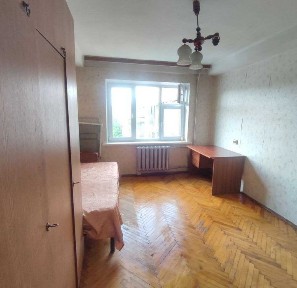 Світла 3-кімнатна квартира з великою кухнею на Куренівці