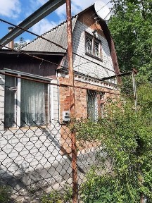 Продаж дачі біля лісу.