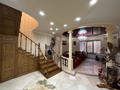 Центр! Шикарная большая квартира в коттедже