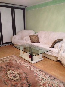 Продам 1 кімнатну квартиру у цегляного будинку на вул. Небесній Сотні.