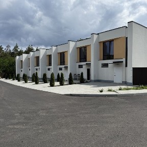 Продаж таунхаусу з гаражем та власною ділянкою