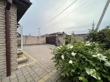 Продаж 2 поверхового будинку з гаражем і ділянкою на 2.3 сотки, 150.9 кв. м, 3 кімнати, на вул. Комерційна 22А • ID 33482959