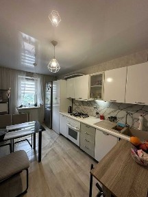 Продаж 4 кімнатної • З ремонтом • Центрі міста