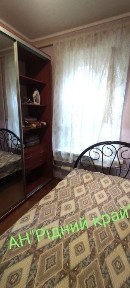 Продамо в центрі 2у квартиру зі своїм двориком.