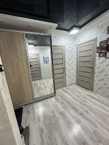 Продам 4-х кімнатну квартиру на 4 -му мікрорайоні