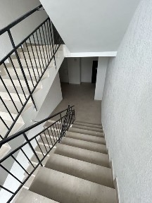 Продаж без комісій. Вул. Очеретяна 2 кім 75м