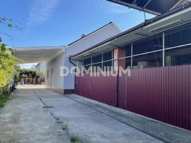 Продаж будинку з діючою сонячною станцією та комерційним потенціалом