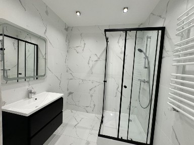 Продається 3 кімнатна квартира з ремонтом в центрі міста вул. Княгинин