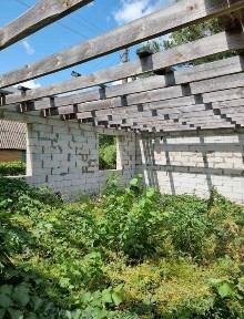 Вороніна. Продається розпочате будівництво будинку, поруч зупинки.