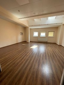 Оренда приміщення-офісу 200м2 у бізнес-центрі, вул. Угорська