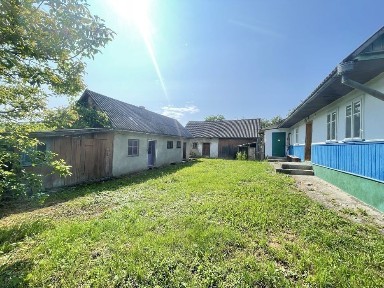 Будинок з приватизованою земельною ділянкою 0.25Га під будівницво.