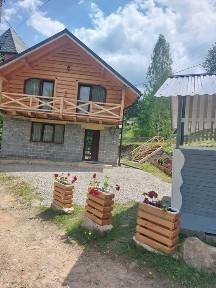 Відпочинок у Татарові, Біля Потічка '