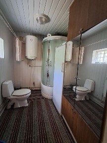 Продам 1/2 будинку в районі міської лікарні