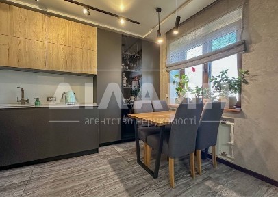 Ексклюзивна 4-кімн. квартира на Правому Березі. Закритий двір!