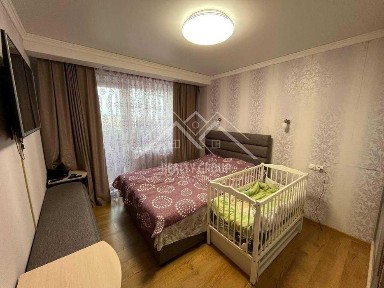 Продаж 4к квартири на 5 Зарічному з меблями та технікою