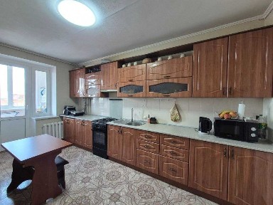 Центр вул Соборності продаж 2-х кімнатної квартири 76м у новобудові