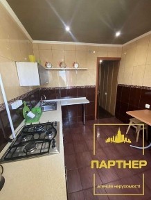 -Продам однокімнатну квартиру в центрі