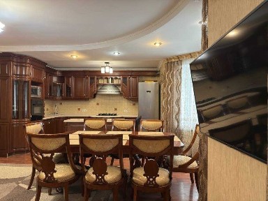 Продам 3х комнатную в центре с автономкой на Петропавловской.