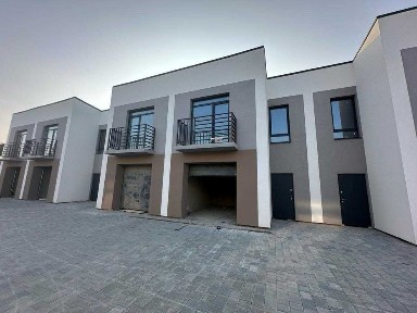 Продаж таунхаусу в - будинок з гаражем за ціною квартири