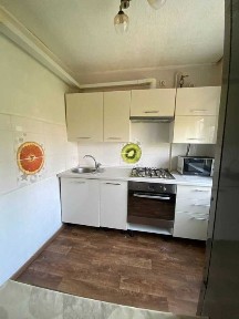 Продам 2 кімнтану квартиру по Героїв Ато