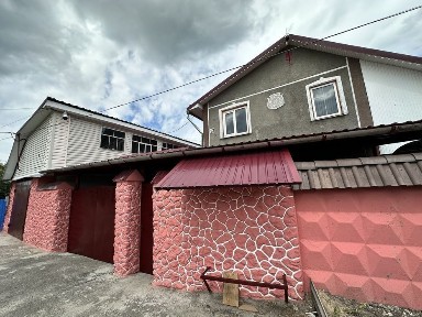 Продам будинок, гараж, баня + гостьовий будинок Мена