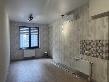 Студия с новым ремонтом в ЖК Родос. Планировка с гардеробной. Торг